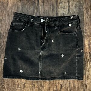 Pacsun black and floral skirt, like new barely worn condition, size 26